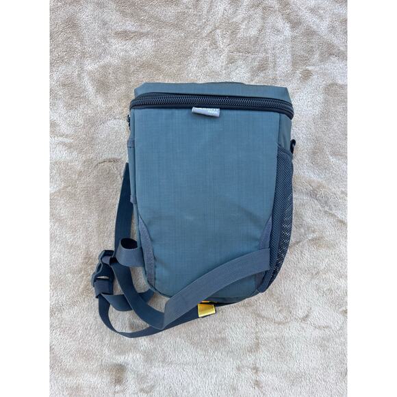 Mountainsmith Zoom Camera Bag w/Rain Cover Size Medium - Picture 2 of 8